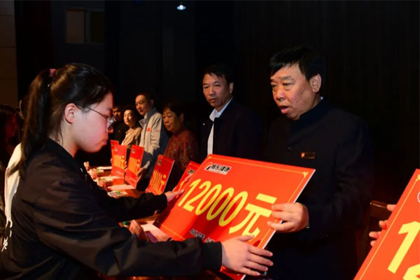 ��Ӯ����������ѧ�ӷ���������