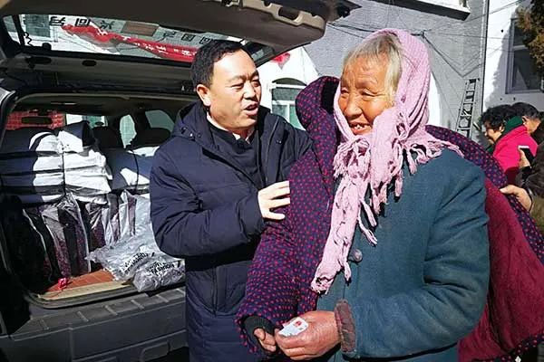 ±ØÓ®ÑÇÖÞ¡°¾´ÀÏÈÕ¡±ÎªÀÏÈËËÍÎÂů ±ØÓ®ÑÇÖÞ¡°¾´ÀÏÈÕ¡±ÎªÀÏÈËËÍÎÂů