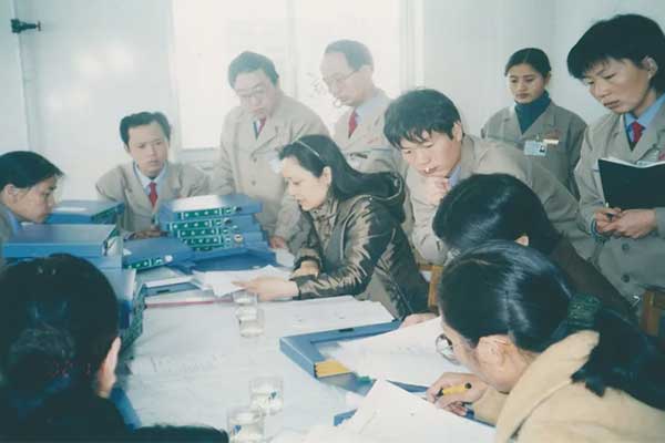 2002��8����GMP��֤ר����Ա�Ӯ������ҩ���������������